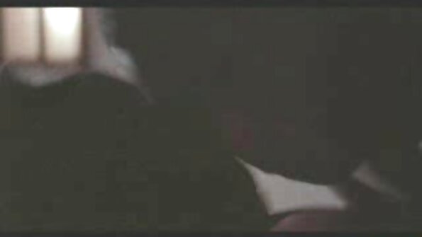 കഴുതയുള്ള തടിച്ച സുന്ദരിയായ പ്രിയതമയ്ക്ക് കുറച്ച് കഠിനമായ ലൈംഗികത ആവശ്യമാണ്